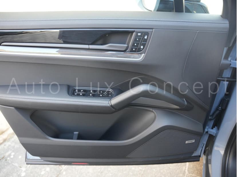 Gallery image 10